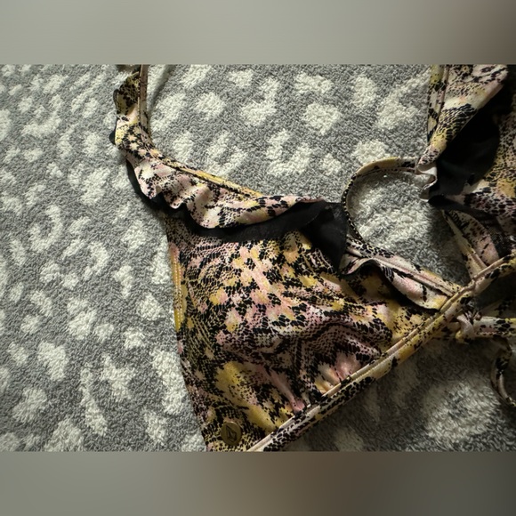 Volcom Bikini Top - Picture 3 of 7